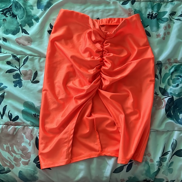 Neon orange forever 21 skirt with slit and cinch on side - Picture 3 of 3